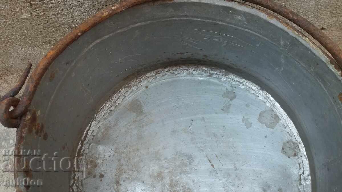 Доставка на МАСИВЕН КАЗАН, БАКЪР, ХАРАНИЯ С ПИРОСТИЯ КОМПЛЕКТ Доставка на МАСИВЕН КАЗАН, БАКЪР, ХАРАНИЯ С ПИРОСТИЯ КОМПЛЕКТ