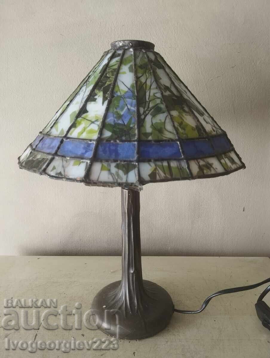Настолна лампа в стил Тифани