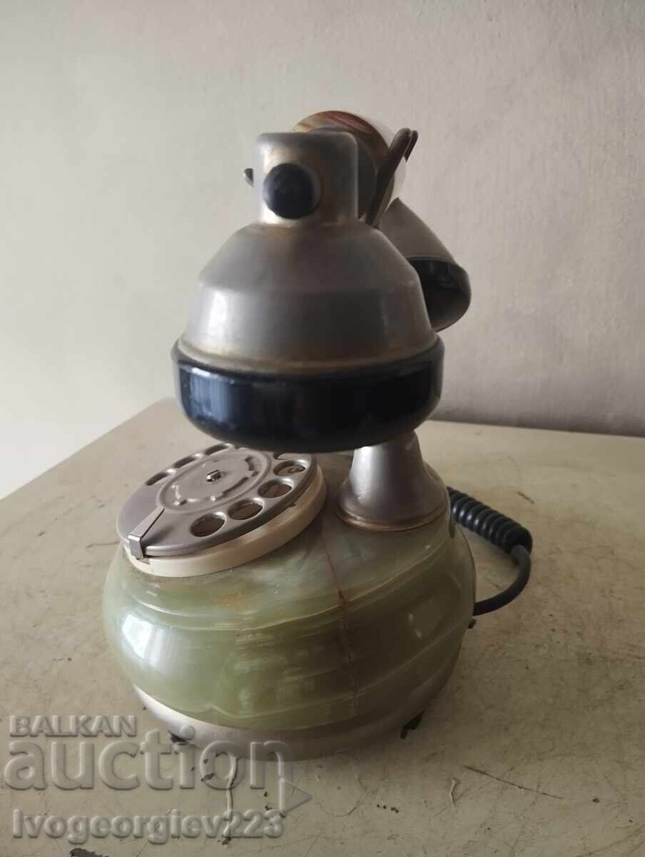 Παλιό επιτραπέζιο τηλέφωνο για διακόσμηση με τιμή 140.00 BGN | € 71.58