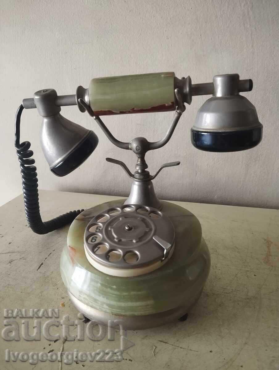 Παλιό επιτραπέζιο τηλέφωνο για διακόσμηση