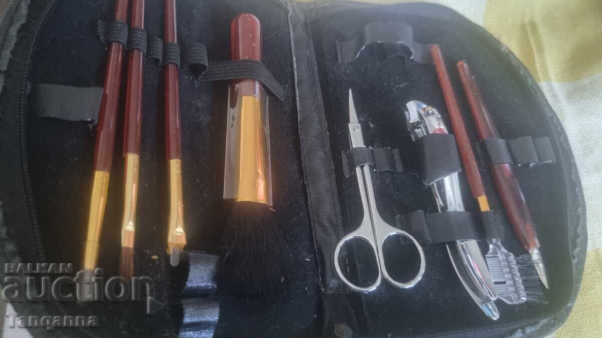 Ignorance with different things with price 7.00 BGN | € 3.58 Ignorance with different things with price 7.00 BGN | € 3.58