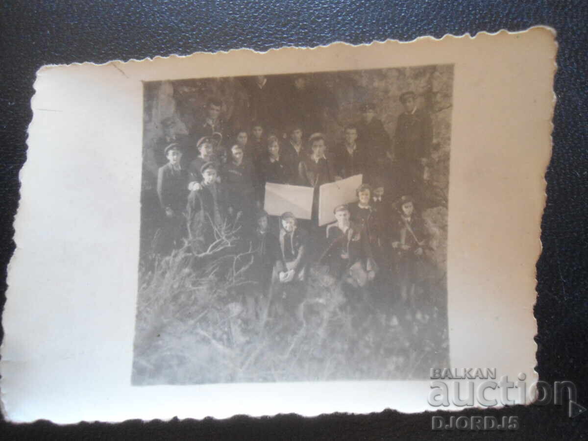 Παλιά φωτογραφία, Ανάμνηση από το σπήλαιο στο χωριό Deventsi