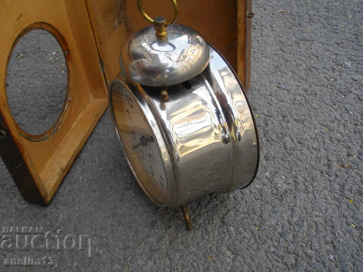 Аукцион КОЛЕКЦИОНЕРСКИ СТАР БУДИЛНИК KIENZLE + КУТИЯ