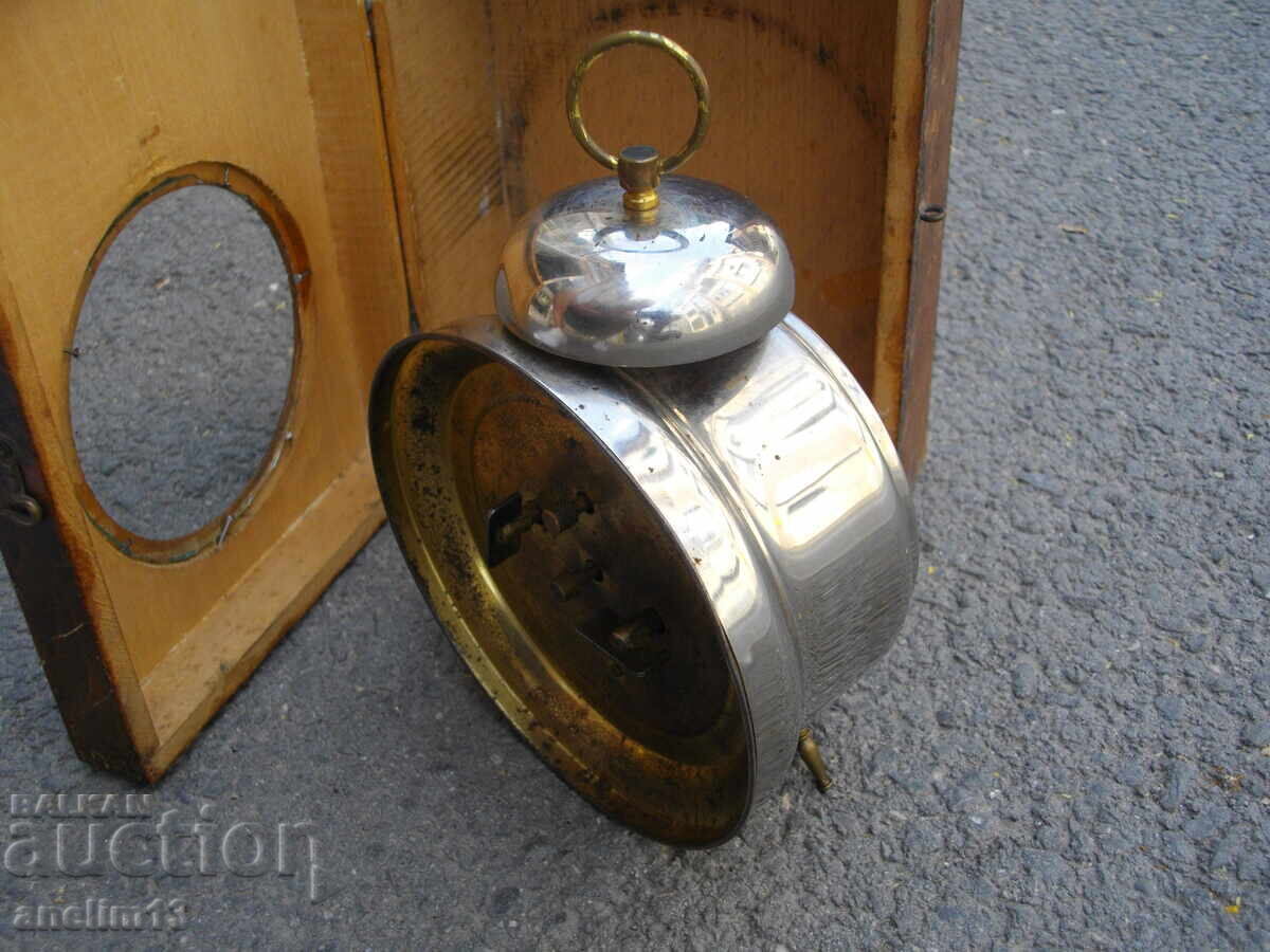 Доставка на КОЛЕКЦИОНЕРСКИ СТАР БУДИЛНИК KIENZLE + КУТИЯ