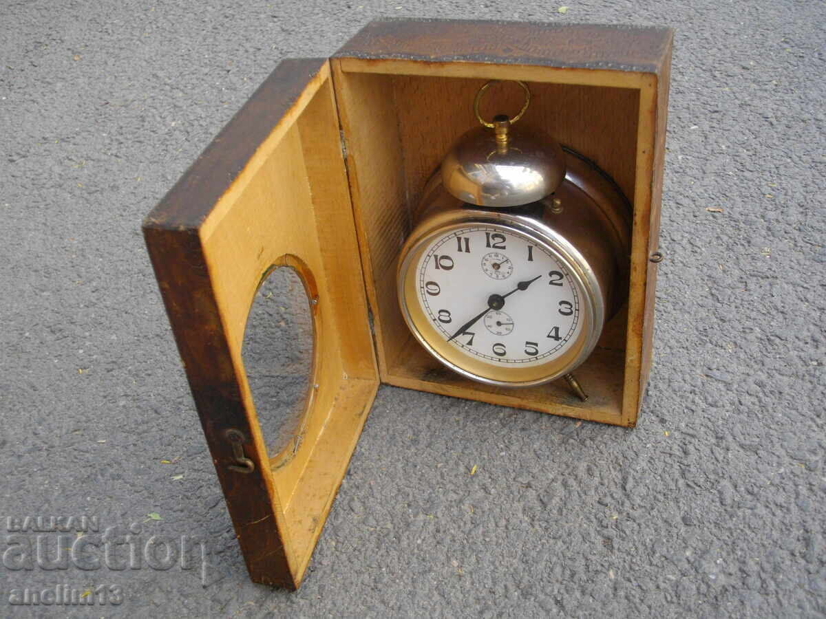 КОЛЕКЦИОНЕРСКИ СТАР БУДИЛНИК KIENZLE + КУТИЯ