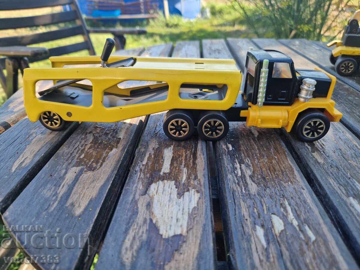 Old trucks with price 115.00 BGN | € 58.80