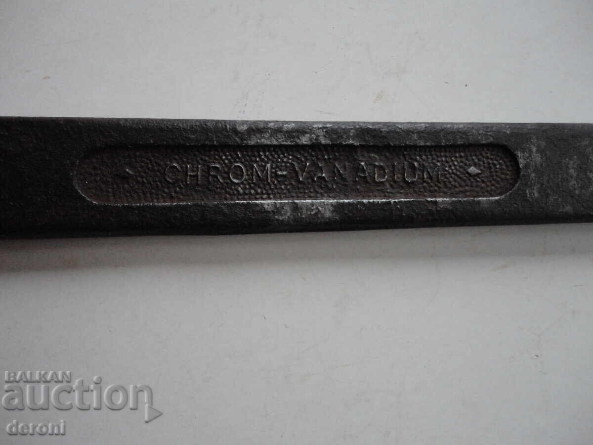 German Chrome Vanadium Star Wrench 30/32 with price 20.00 BGN | € 10.23