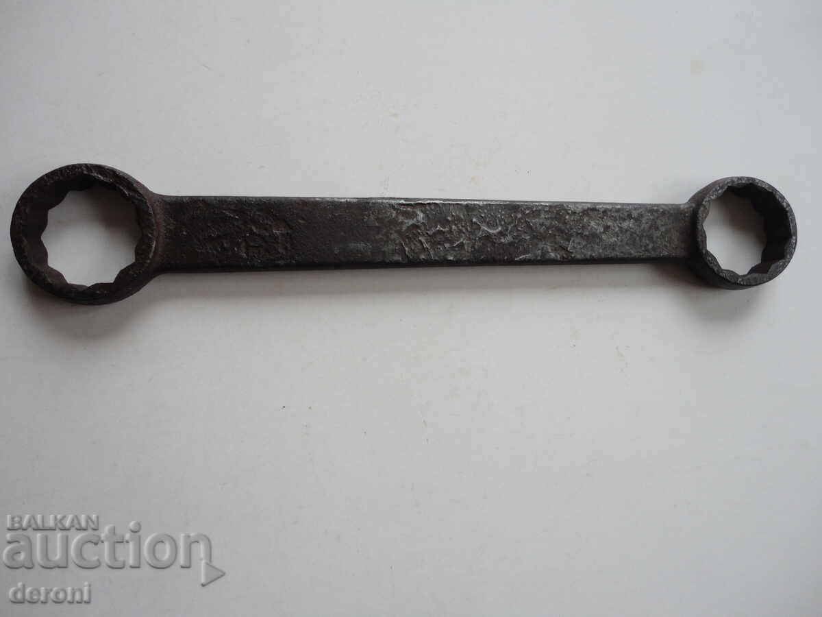 German Chrome Vanadium Star Wrench 30/32 - 6