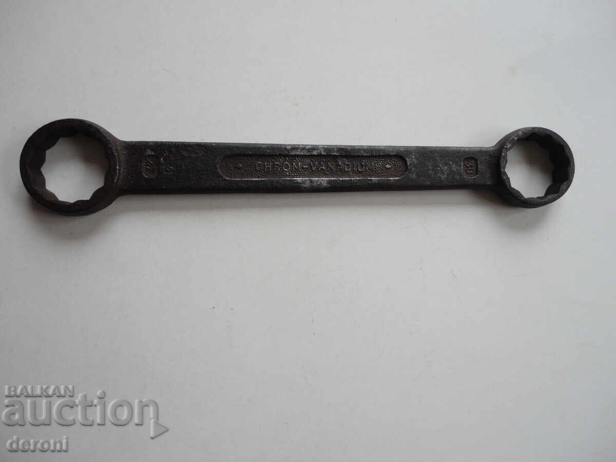 German Chrome Vanadium Star Wrench 30/32 - 7