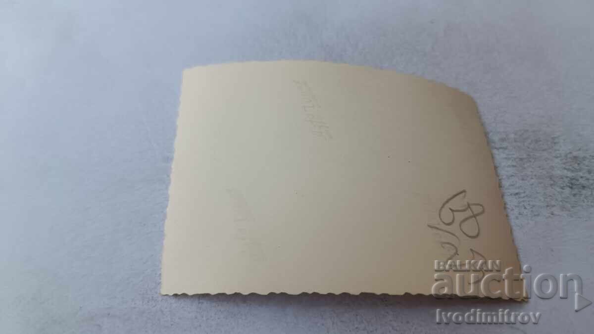 Foto Femeie pe plajă cu preț 1.55 BGN | € 0.79