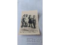 Снимка Четири жени на брега на морето