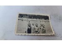 Photo Boys and girls in the sea