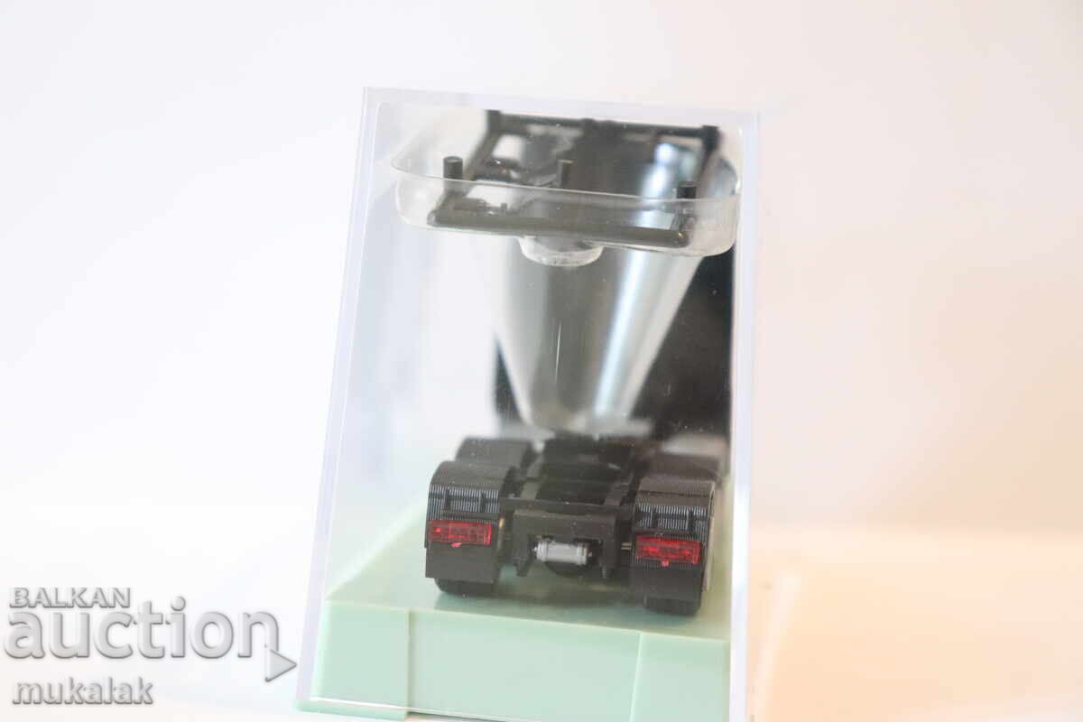 AWM H0 1/87 VOLVO ВЛЕКАЧ КАМИОН МОДЕЛ ТИР - 6 AWM H0 1/87 VOLVO ВЛЕКАЧ КАМИОН МОДЕЛ ТИР - 6