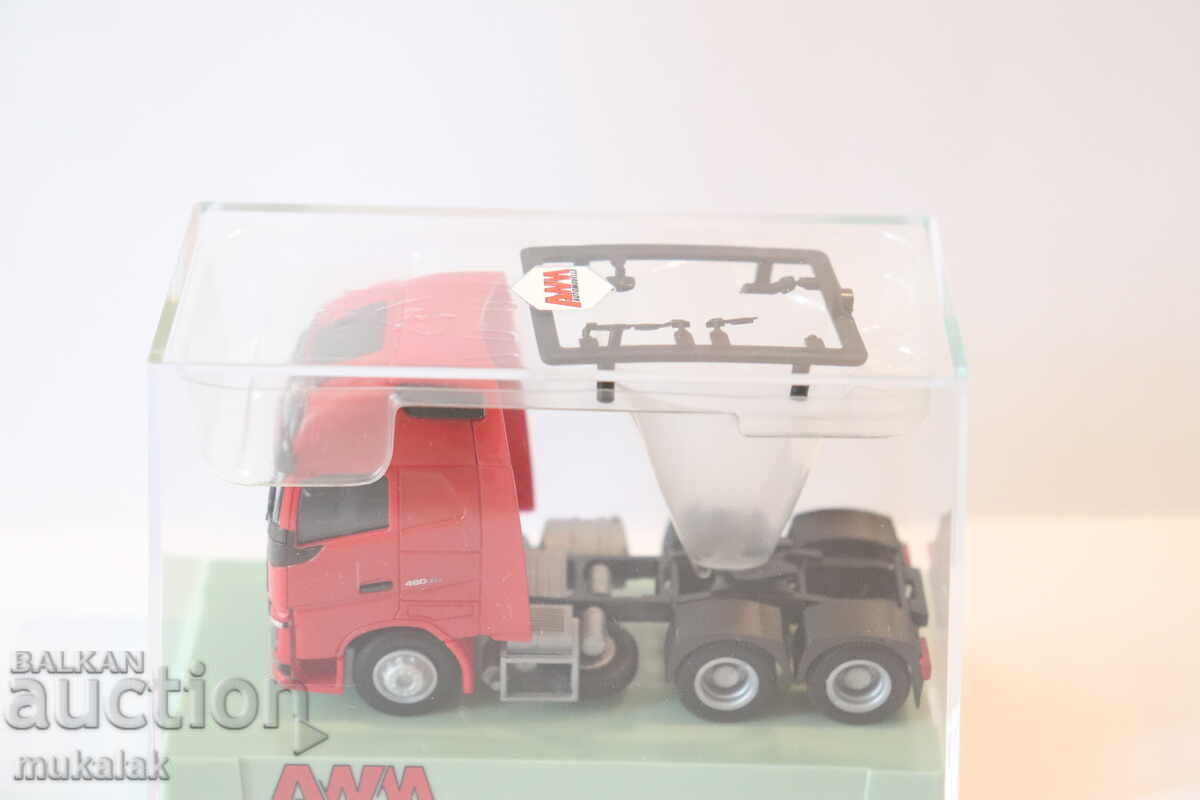 AWM H0 1/87 VOLVO TIR CAMION CAP TRACTOR MODEL cu preț 30.00 BGN | € 15.34