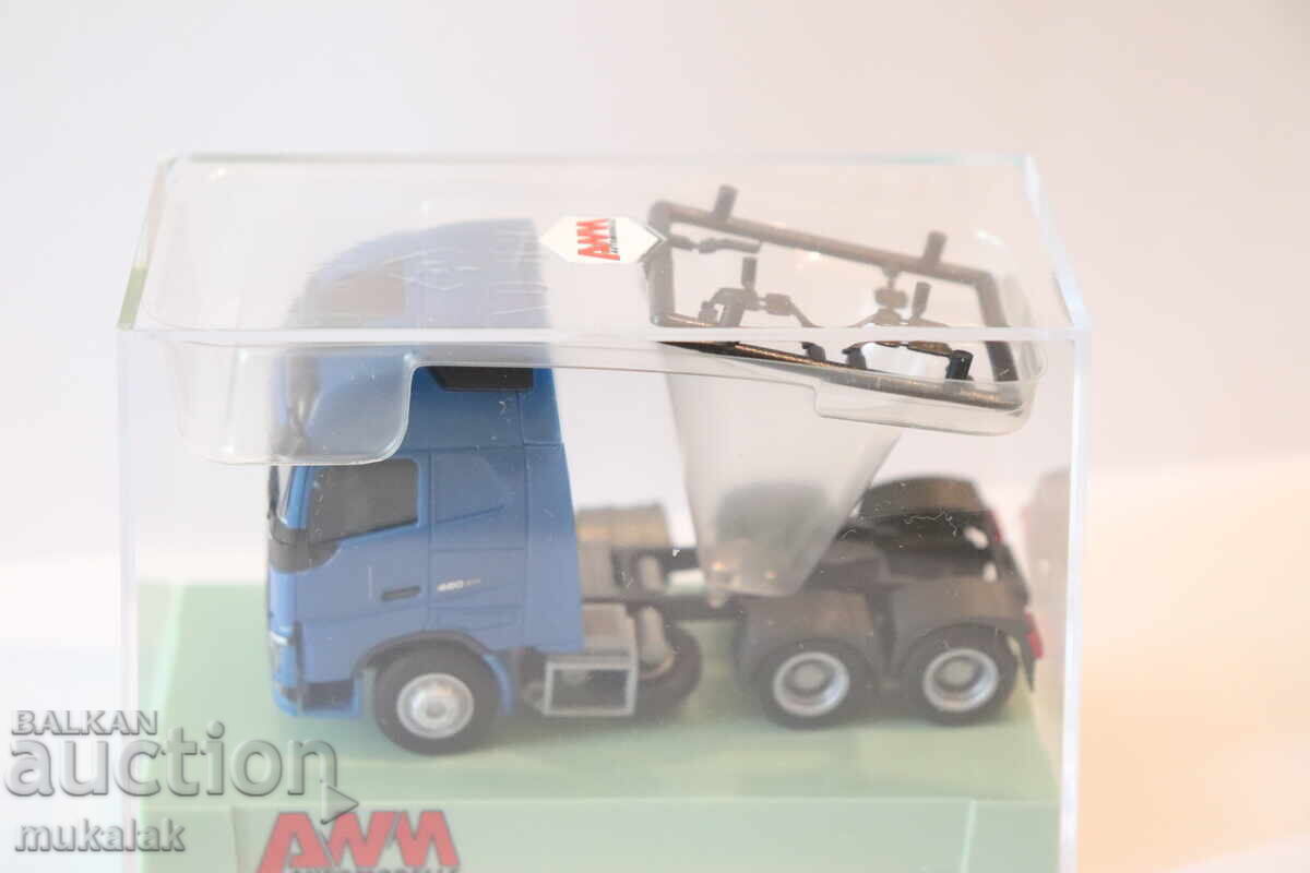 AWM H0 1/87 VOLVO TIR CAMION CAP TRACTOR MODEL cu preț 30.00 BGN | € 15.34