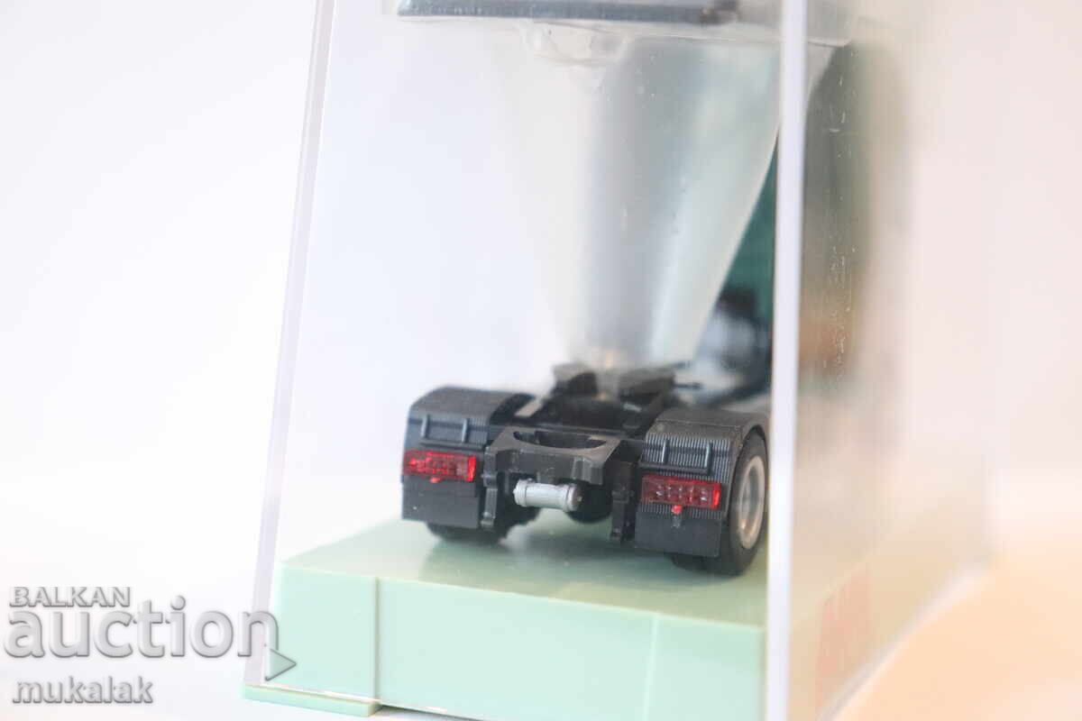 AWM  H0 1/87 VOLVO  ВЛЕКАЧ  КАМИОН  МОДЕЛ  ТИР - 7