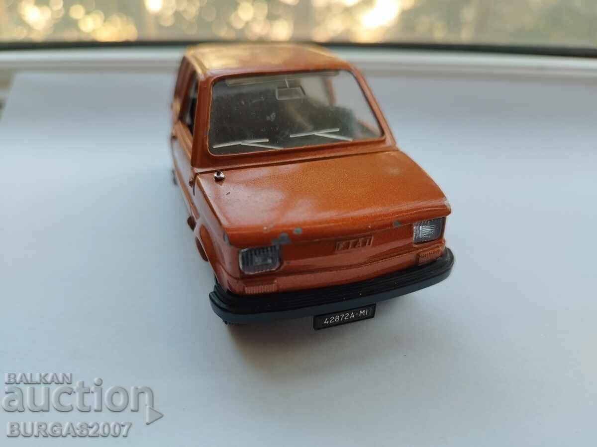 Old FIAT 126 car, 1/25, MEBETOYS with price 35.00 BGN | € 17.90 Old FIAT 126 car, 1/25, MEBETOYS with price 35.00 BGN | € 17.90