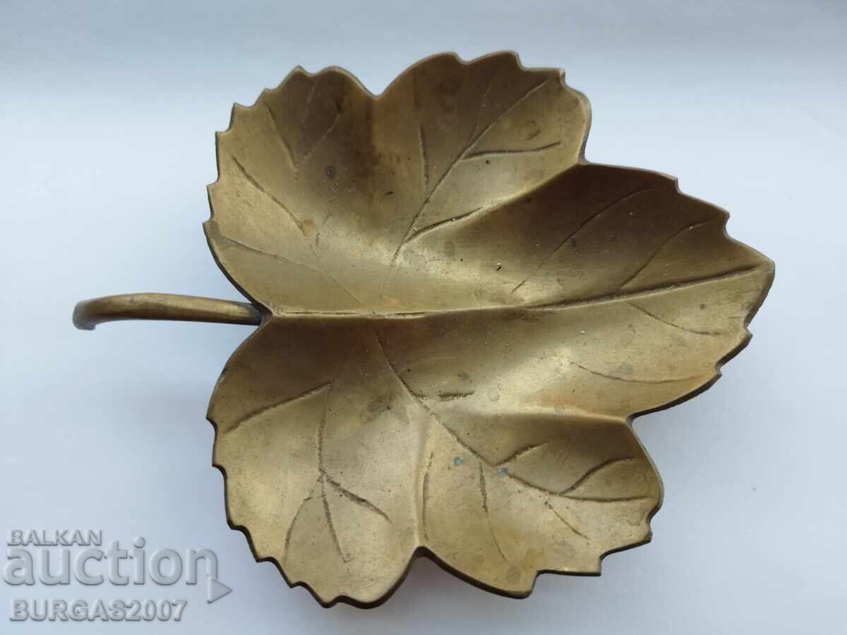 Old bronze stand, vine leaf with price 35.00 BGN | € 17.90 Old bronze stand, vine leaf with price 35.00 BGN | € 17.90