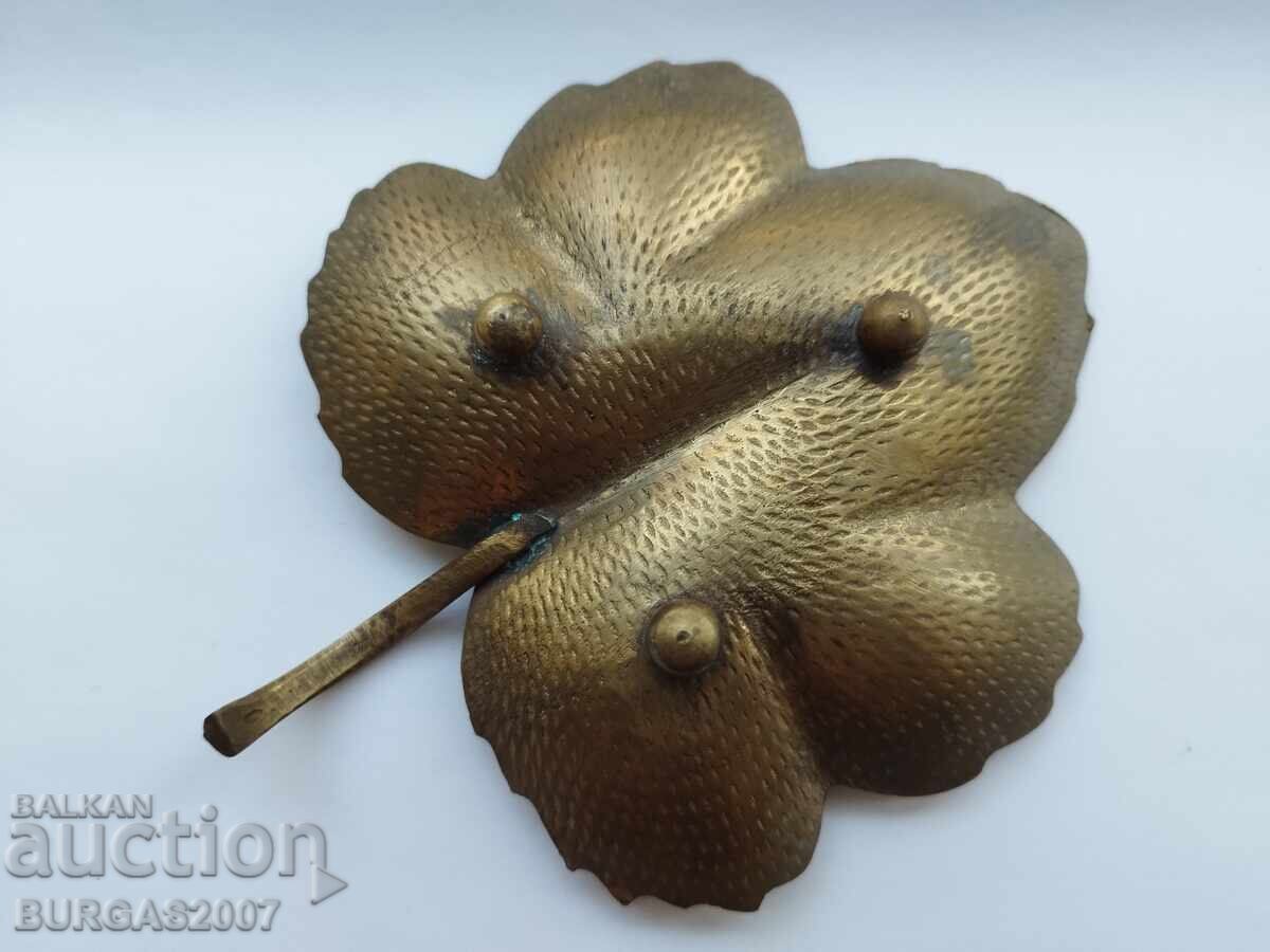 Auction Old bronze stand, vine leaf Auction Old bronze stand, vine leaf