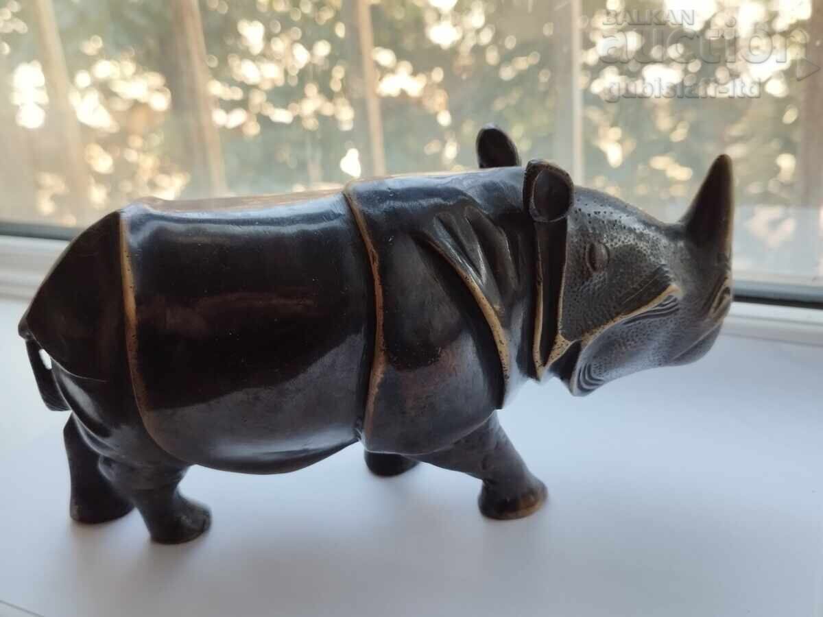 Bronze rhino sculpture with price 650.00 BGN | € 332.34 Bronze rhino sculpture with price 650.00 BGN | € 332.34
