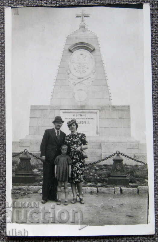Стара семейна снимка фотография паметник