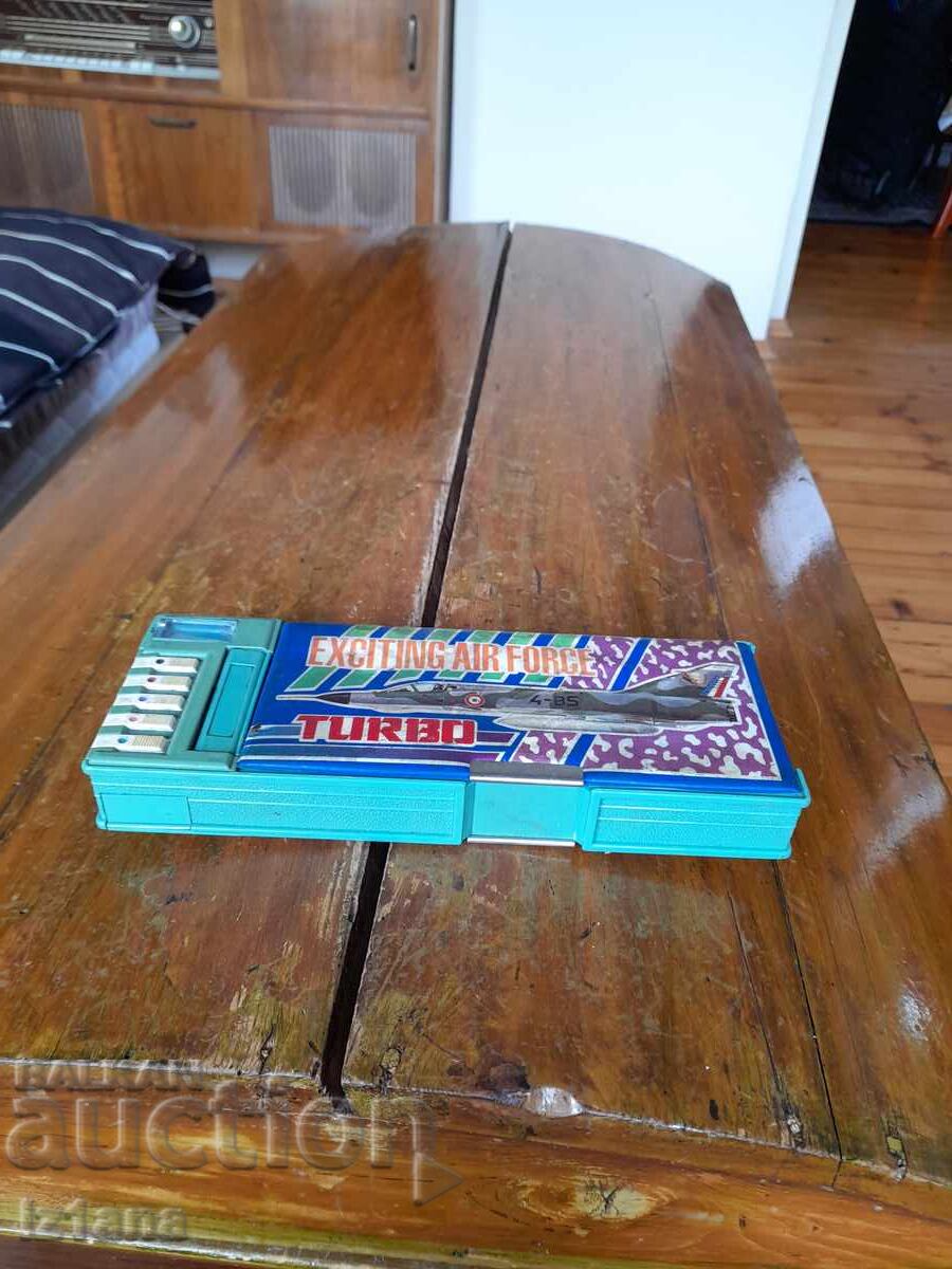 Стар ученически несесер