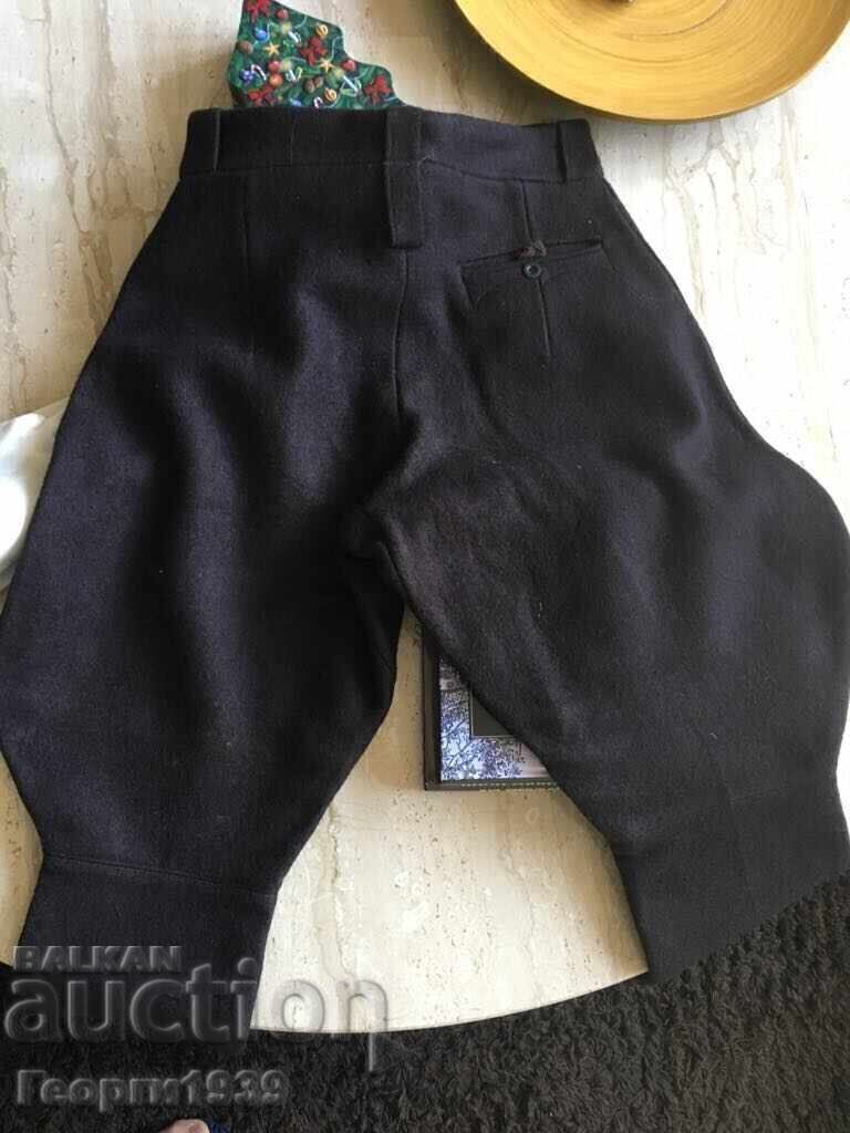 Pantalon rar de călărie (tip "breeches") cu preț 300.00 BGN | € 153.39 Pantalon rar de călărie (tip "breeches") cu preț 300.00 BGN | € 153.39