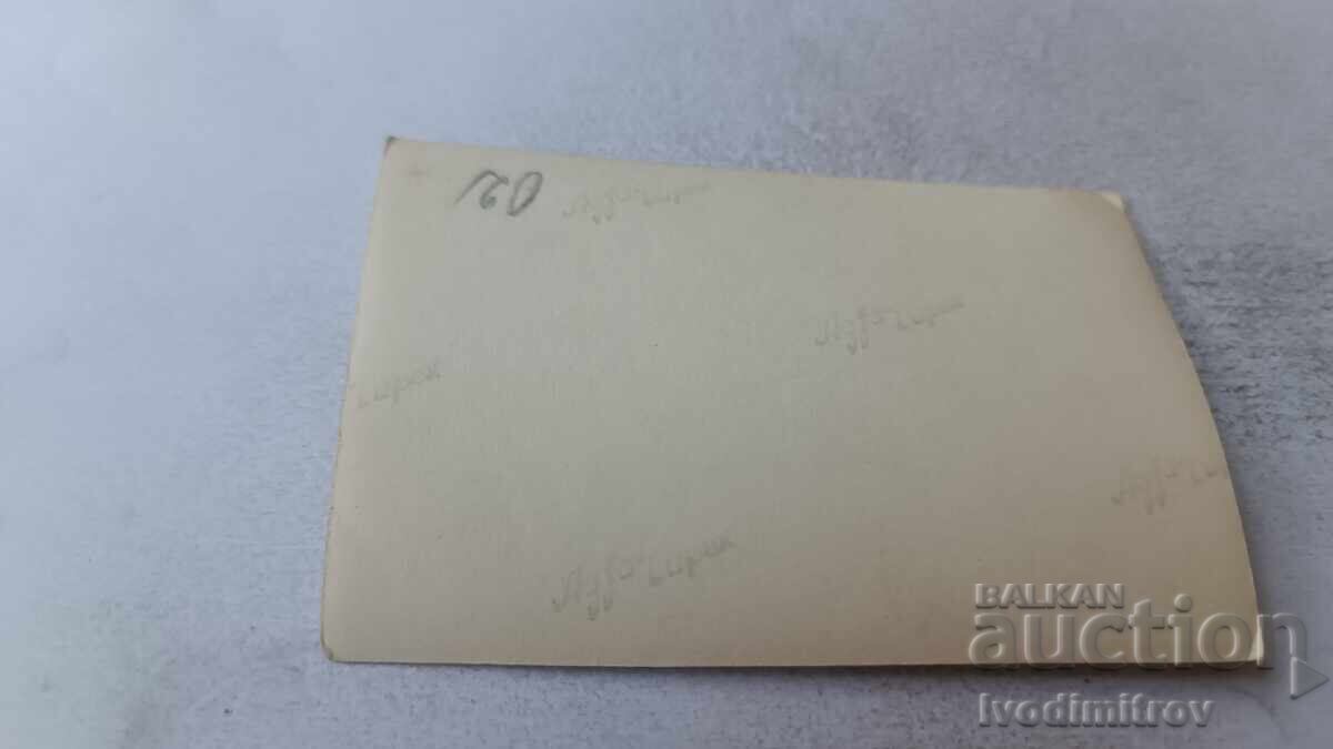 Снимка Младежи и девойки на плажа с цена 1.65 лв. | € 0.84