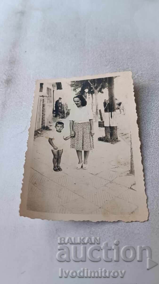 Photo Sofia A woman and a little boy on the sidewalk