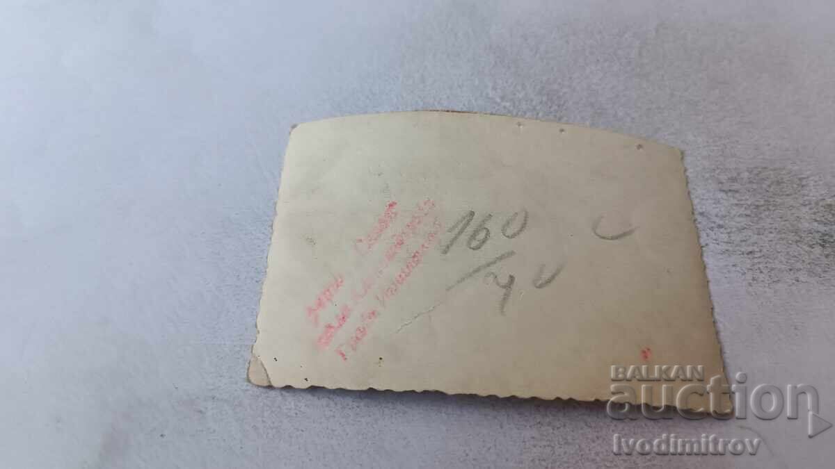 Fotografie Sofia Două fete tinere în parc cu preț 1.65 BGN | € 0.84 Fotografie Sofia Două fete tinere în parc cu preț 1.65 BGN | € 0.84