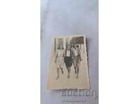 Φωτογραφία Σοφία Τρία νεαρά κορίτσια σε μια βόλτα