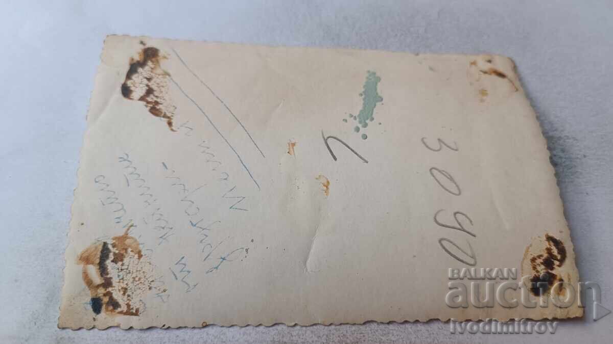 Снимка София Двама млади мъже пред Съдебната палата с цена 1.85 лв. | € 0.95