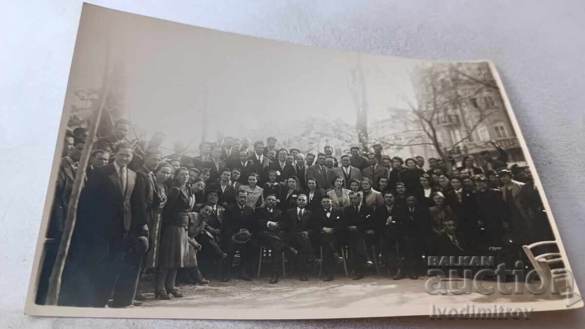 Fotografie Sofia Bărbați și femei pe stradă Fotografie Sofia Bărbați și femei pe stradă