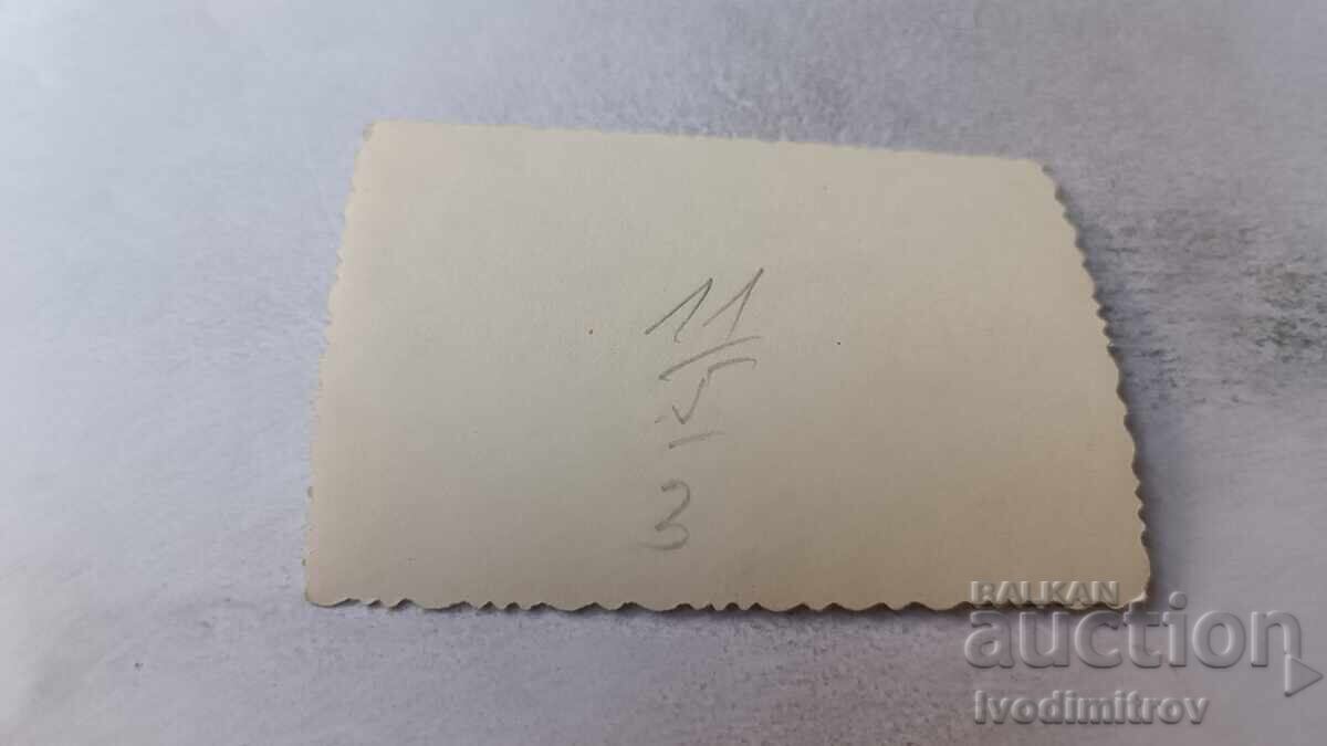 Φωτογραφία Γυναίκας και κοριτσιού σε βόλτα με τιμή 1.65 BGN | € 0.84 Φωτογραφία Γυναίκας και κοριτσιού σε βόλτα με τιμή 1.65 BGN | € 0.84