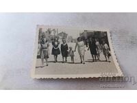 Φωτογραφία Γυναίκας και κοριτσιού σε βόλτα