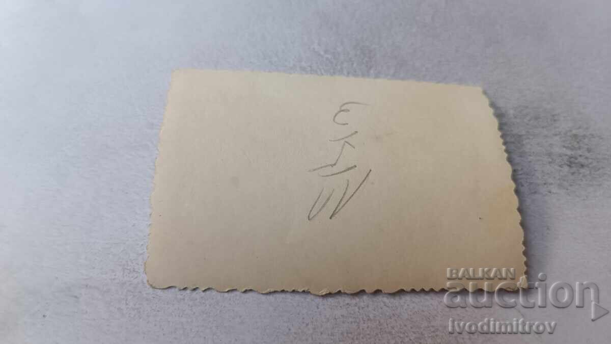 Φωτογραφία Γυναίκας και κοριτσιού σε βόλτα με τιμή 1.65 BGN | € 0.84