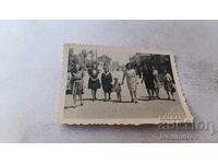 Φωτογραφία Γυναίκας και κοριτσιού σε βόλτα