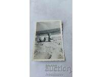 Fotografie Băiețel pe plajă 1956