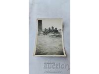 Φωτογραφία Νεολαία και κορίτσι στην παραλία