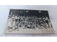 Φωτογραφία Άνδρες γυναίκες και παιδιά στην παραλία