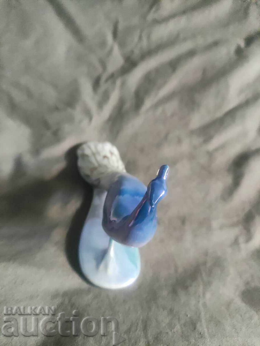 Порцеланова фигура ПАУН