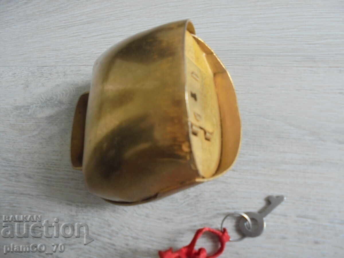 Δημοπρασία №*8113 παλιά μεταλλική χοίρος με κλειδί