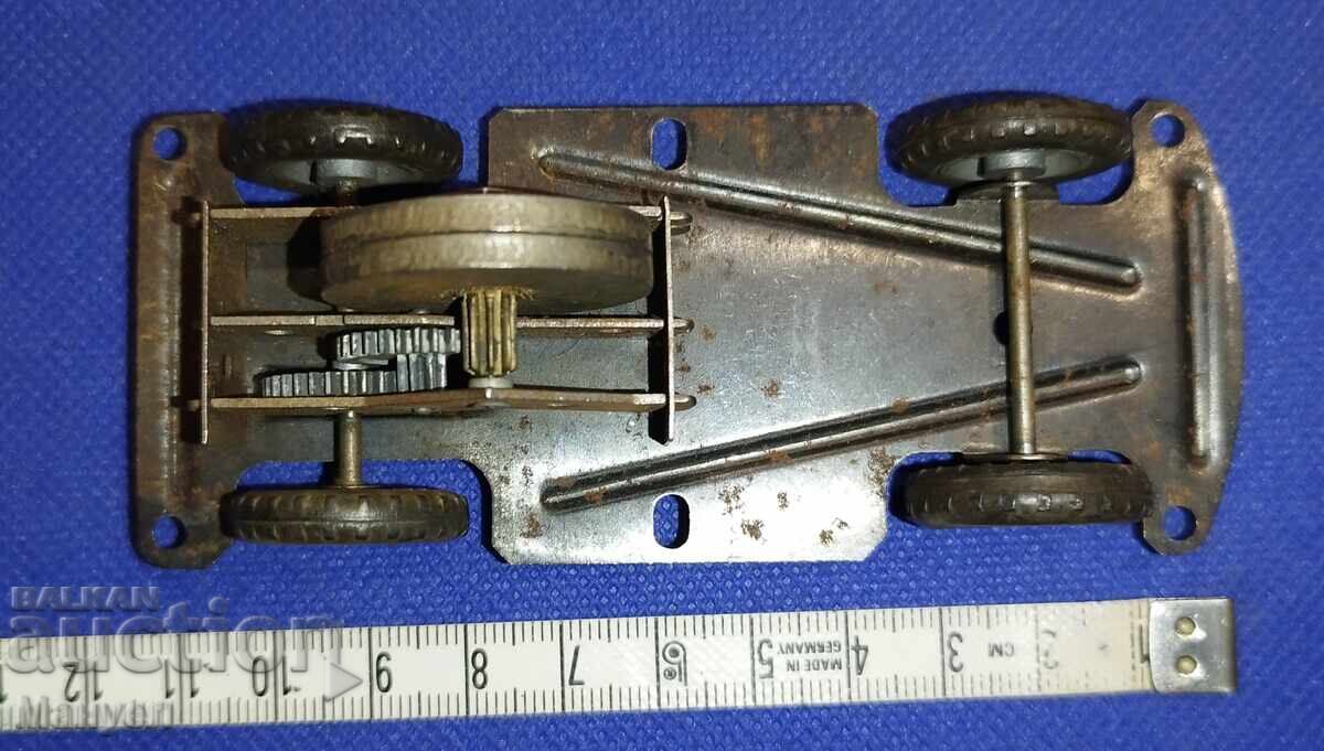 Аукцион Стара част от играчка,основа за Унгарските метални колички.