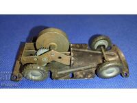 Veche piesă de jucărie, bază pentru mașinuțe metalice ungurești