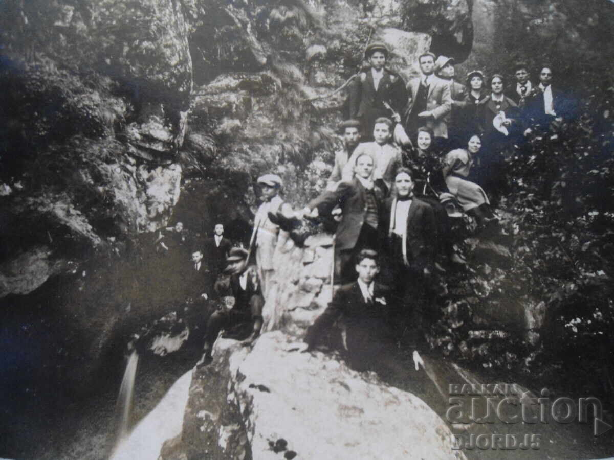 Стара снимка, с.Костенецъ,Баня подъ водопада, 24-25.Х.1925 г