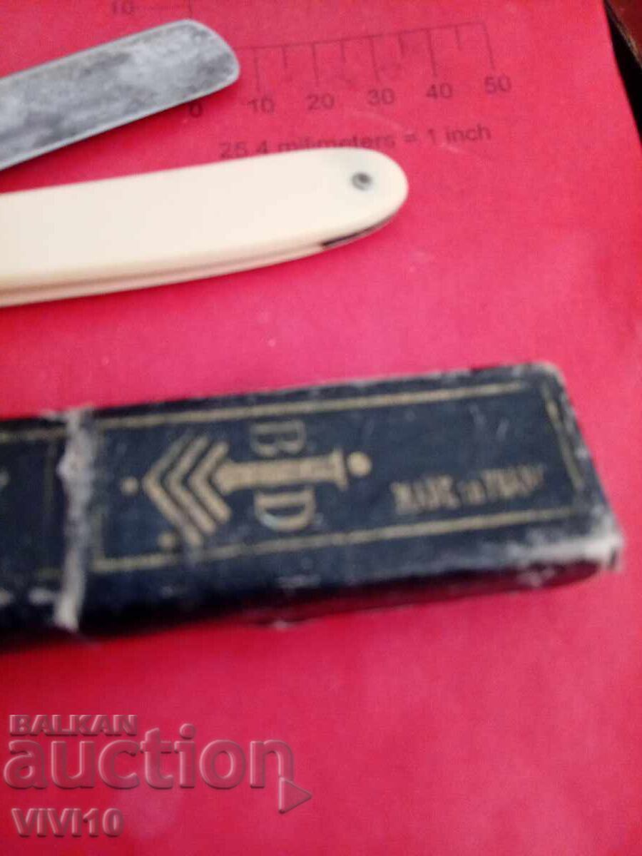 Delivery of Antique French Razor