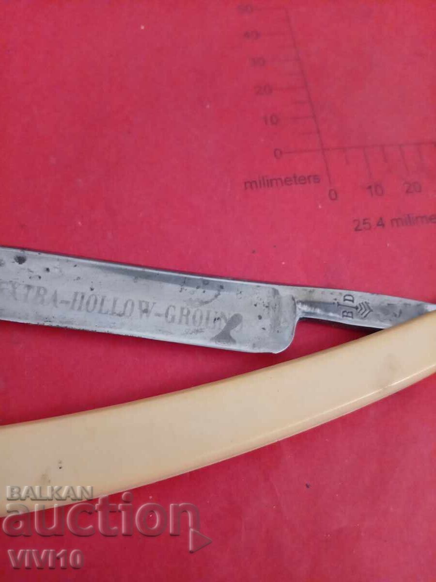 Παλιό Γαλλικό ξυράφι με τιμή 40.00 BGN | € 20.45