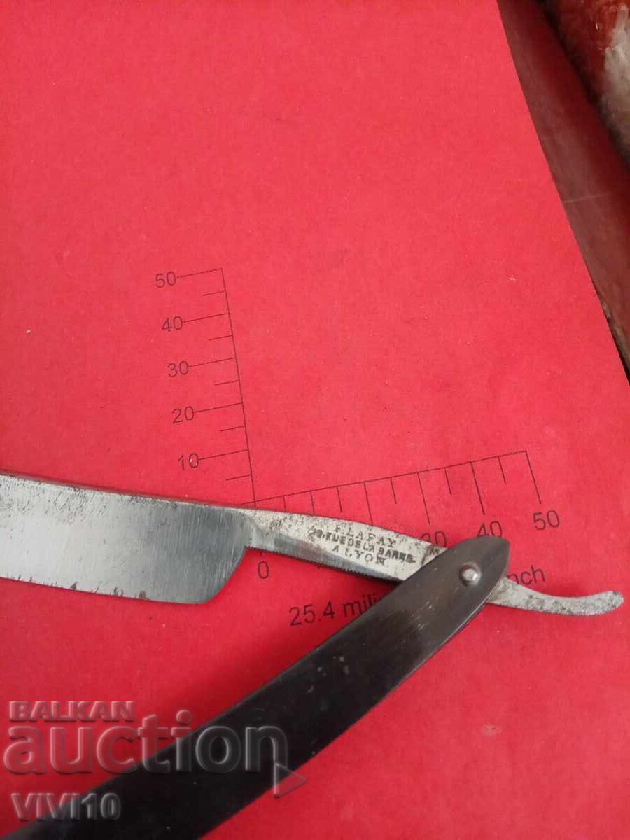 Brici vechi francez cu preț 40.00 BGN | € 20.45