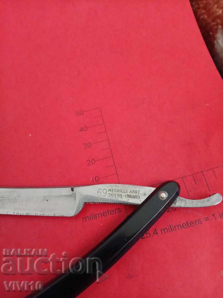 Brici vechi francez cu preț 50.00 BGN | € 25.56