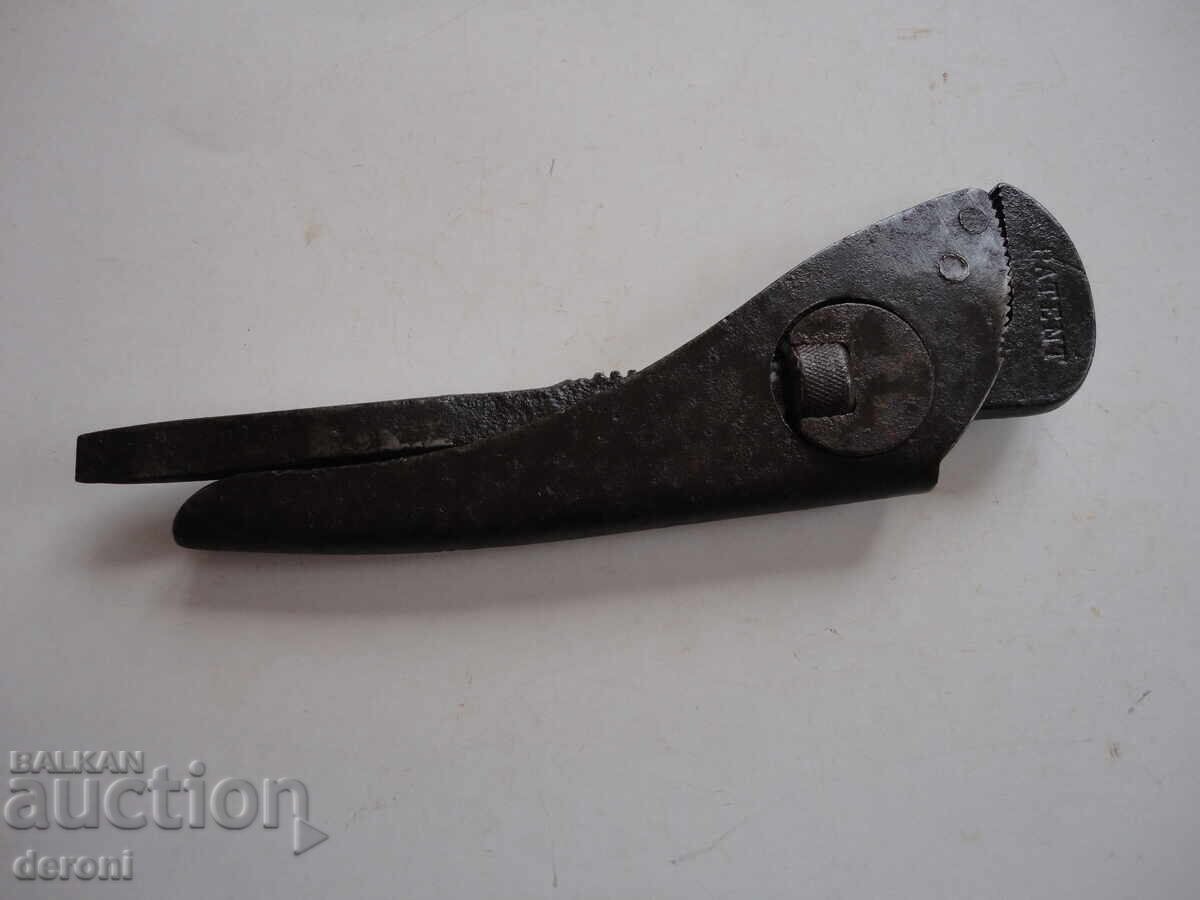 Adjustable wrench Patent with price 40.00 BGN | € 20.45
